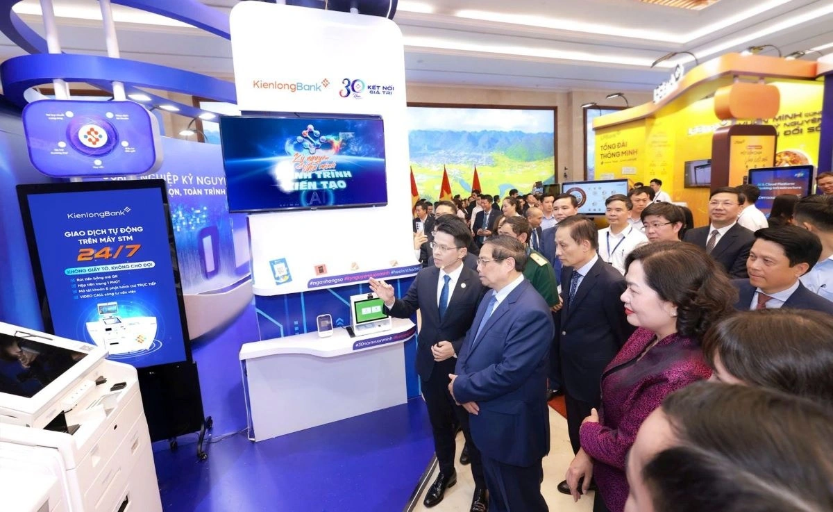 Ngân hàng Việt Nam đẩy mạnh chuyển đổi số với AI và blockchain trong năm 2025