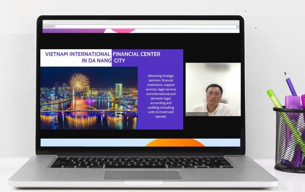 Ông Nguyễn Viết Toàn, Giám đốc Trung tâm Hỗ trợ Khoa học đổi mới sáng tạo Đà Nẵng báo cáo tại Hội thảo trực tuyến ra mắt toàn cầu "Chỉ số hệ sinh thái khởi nghiệp toàn cầu năm 2025