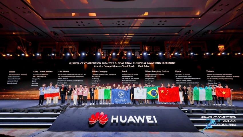 Sinh viên Việt Nam thắng lớn cuộc thi Huawei ICT toàn cầu
