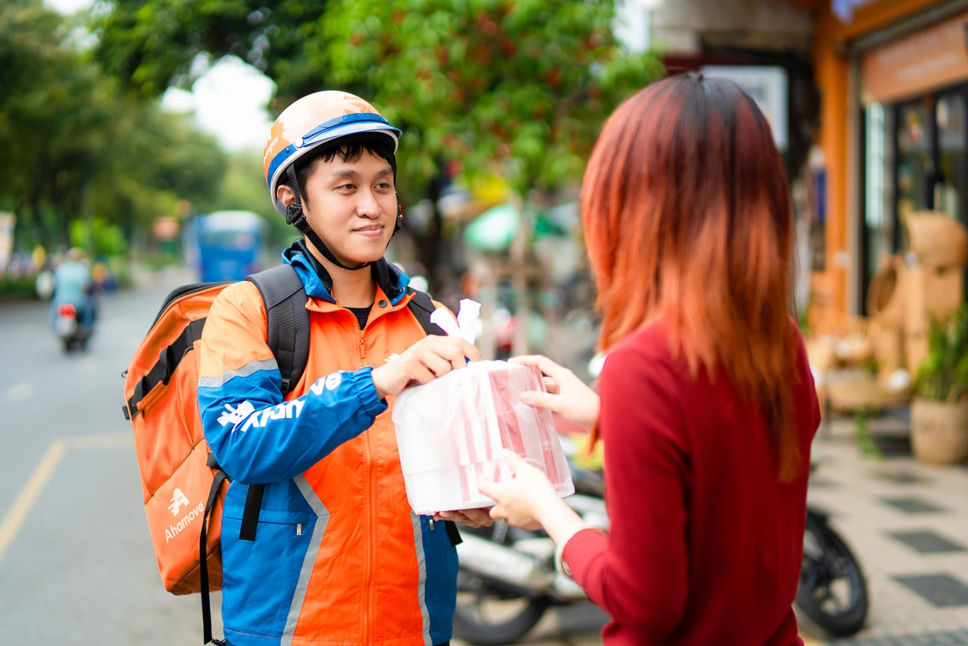 Ahamove nhận được đánh giá cao nhất từ khách hàng, là thương hiệu chuyên vận chuyển hàng cồng kềnh 