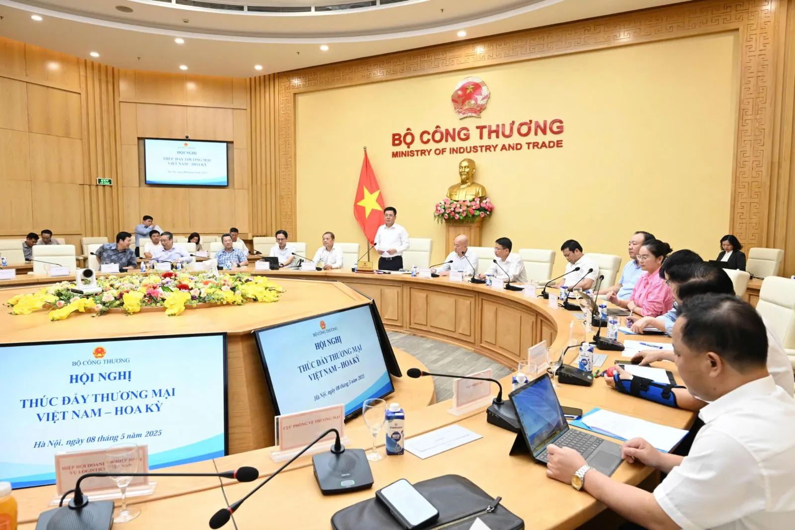 Các đại biểu cũng thảo luận về việc đề nghị Hoa Kỳ có lộ trình xem xét công nhận Việt Nam là nền kinh tế thị trường