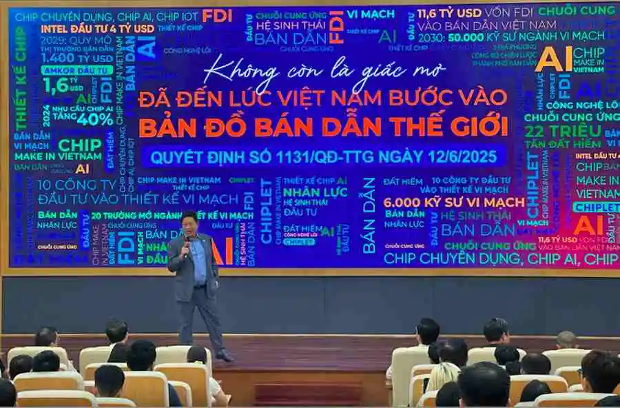 Chủ tịch FPT Trương Gia Bình chia sẻ tại hội thảo “Chương mới ngành Bán dẫn – Cơ hội của Việt Nam” 