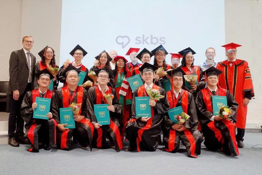12 bác sĩ Việt tốt nghiệp tại Đức: Hành trình 6 năm thay đổi cuộc đời
