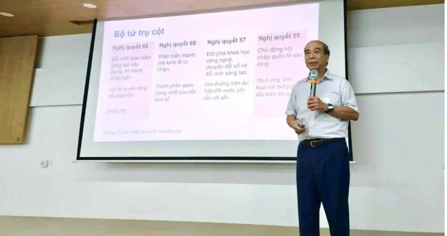 Giáo sư Hồ Tú Bảo tại sự kiện
