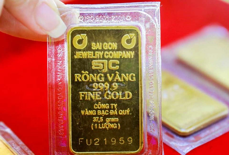 Giá vàng 31/7: SJC xuống 121,2 triệu, thế giới giảm sâu