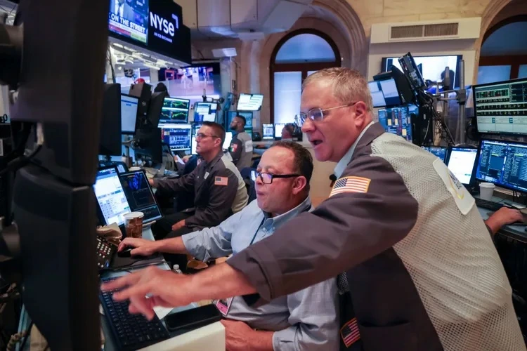 S&P 500 vượt 6.500, Nvidia dẫn dắt Phố Wall lập kỷ lục mới