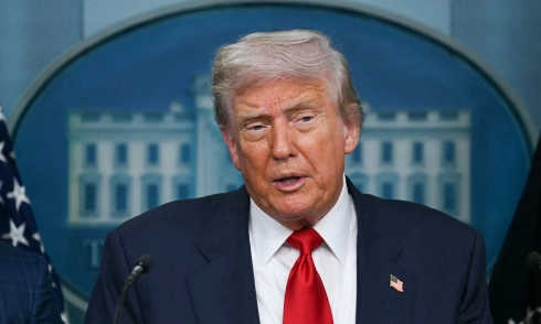 Trump muốn thêm thương vụ tỷ USD, Intel 9,9% chỉ mở màn