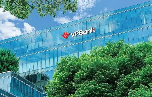 Cổ phiếu VPBank tăng gấp đôi, hai nữ Phó Chủ tịch chi 1.400 tỉ gom cổ phiếu