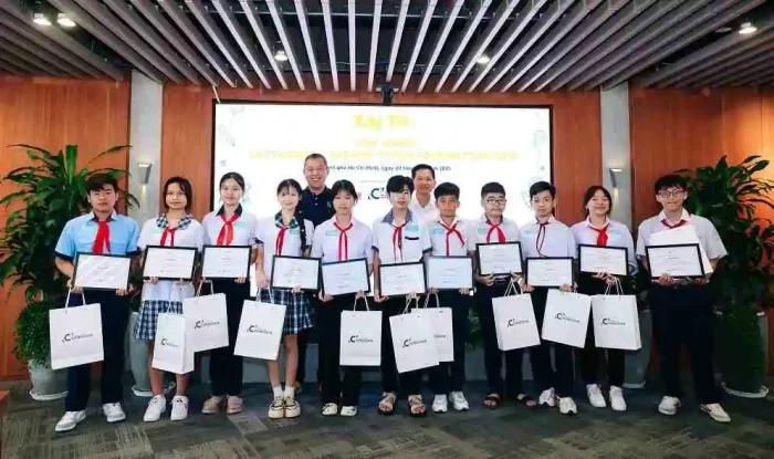 Coteccons trao học bổng “Xây nền ước mơ” cho con em thợ xây