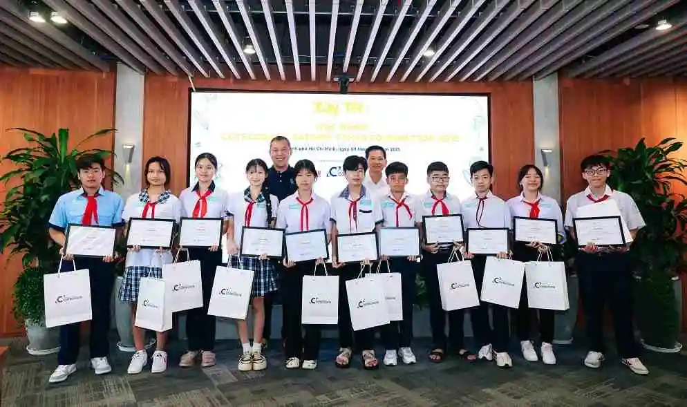 Coteccons trao học bổng “Xây nền ước mơ” cho con em thợ xây