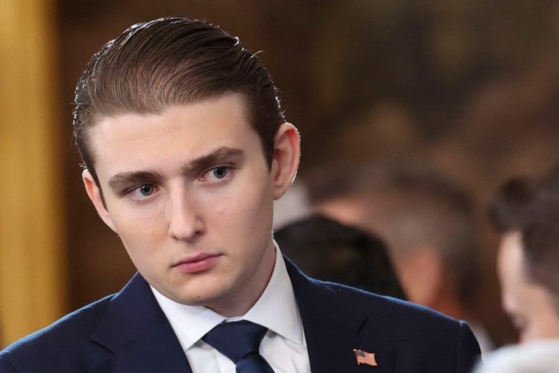 Ở tuổi 19, con trai út TT Trump kiếm 150 triệu USD từ tiền mã hóa