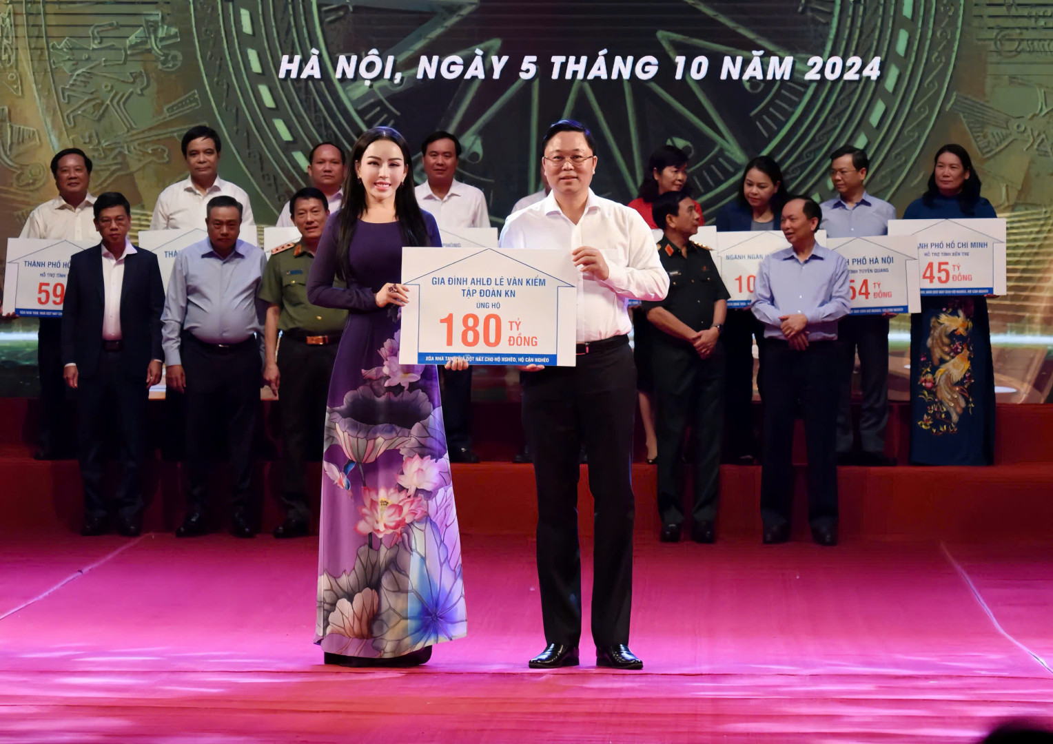 Năm 2024, hưởng ứng lời kêu gọi của Chính phủ, KN Holdings đóng góp 180 tỷ đồng cho chương trình xóa nhà tạm, nhà dột nát trên phạm vi cả nước