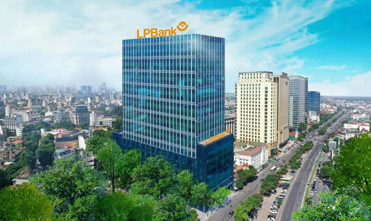 LPBank báo lãi kỷ lục, cắt giảm gần 1.800 nhân sự trong 9 tháng