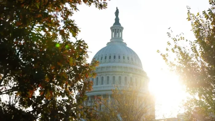 Sau 43 ngày ‘tê liệt’, chính phủ Mỹ mở cửa trở lại